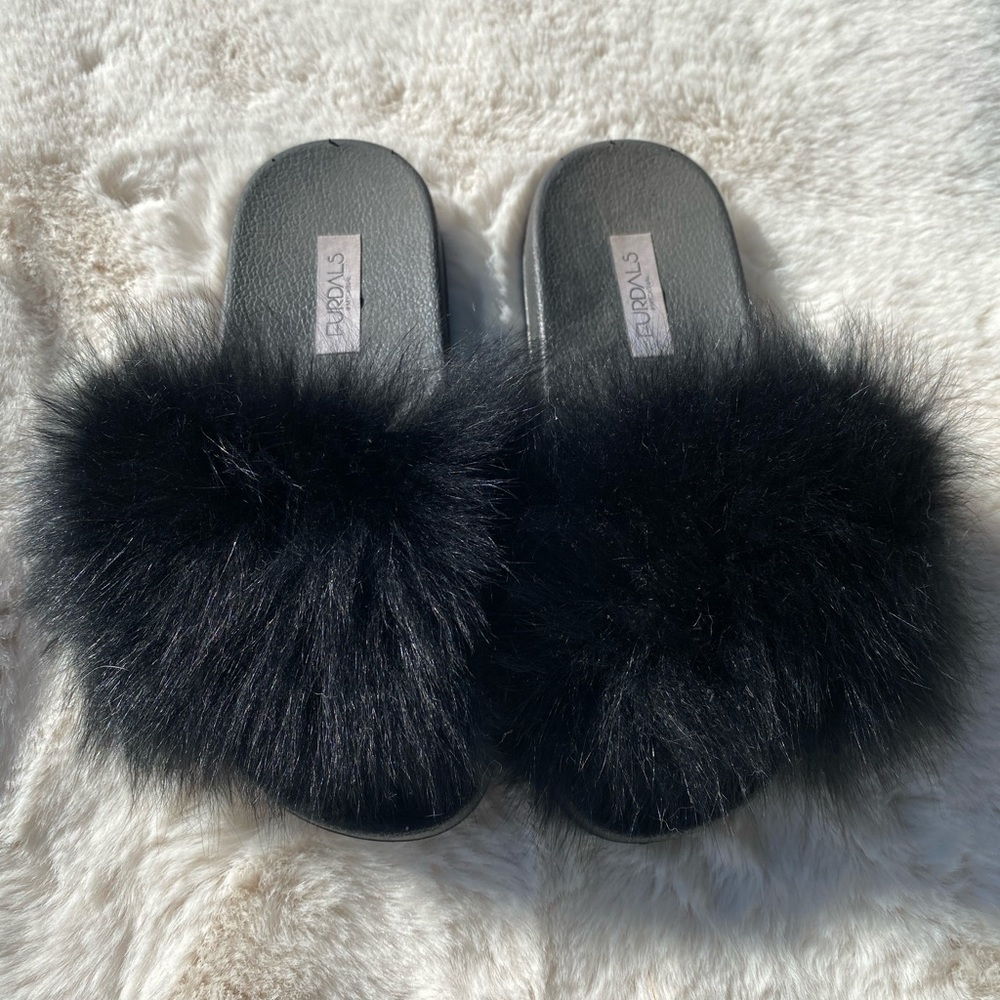 Black mpompon furdals